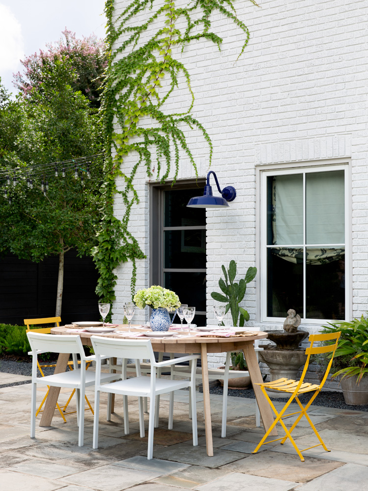 outdoor living The Rice Boulevard House, in Houston