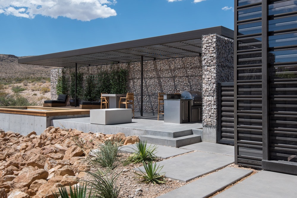 Modern House in Las Vegas Nevada with pation Modern Architecture - xeriscaping succulent dessert home 