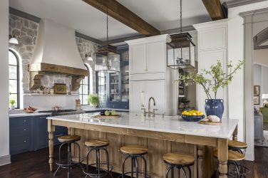 A Kitchen that Keeps Up Design Choices that Make Everyday Living Easier