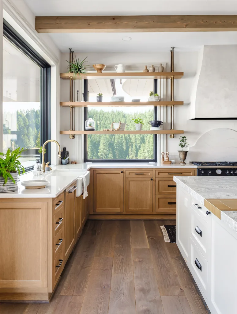 Traditional kitchen in new luxury home with hardwood floors, woo Traditional kitchen in new luxury home with hardwood floors, woo