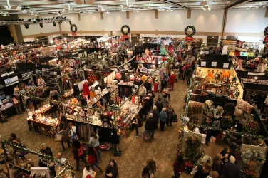 'neath the wreath returns to Collin County