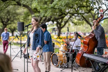 Lunch and live music at Discovery Green Memorial