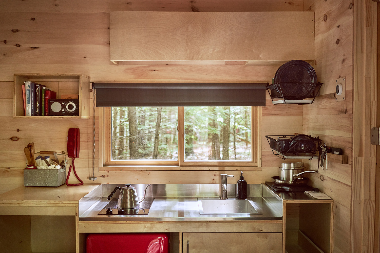 tiny cabin vacation retreat in the woods